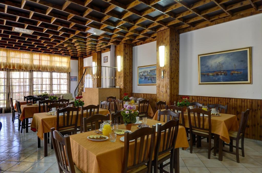 Izela Hotel Кала Нера Екстериор снимка